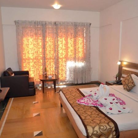 Sapphire Otel Lonavala Dış mekan fotoğraf