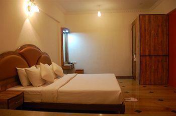 Sapphire Otel Lonavala Dış mekan fotoğraf