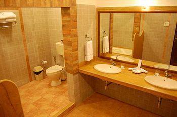 Sapphire Otel Lonavala Dış mekan fotoğraf
