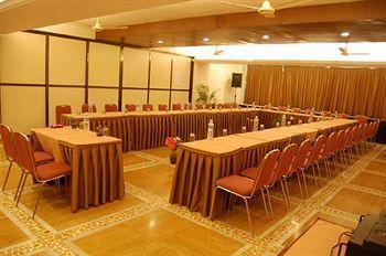 Sapphire Otel Lonavala Dış mekan fotoğraf