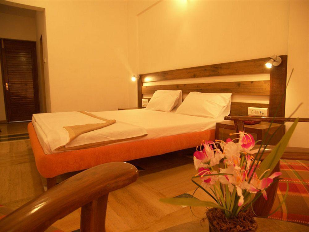 Sapphire Otel Lonavala Dış mekan fotoğraf