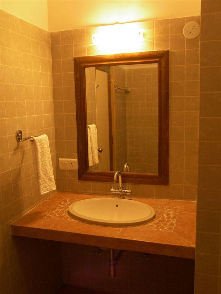 Sapphire Otel Lonavala Dış mekan fotoğraf