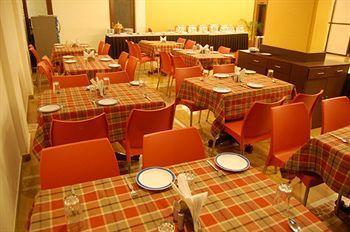 Sapphire Otel Lonavala Dış mekan fotoğraf