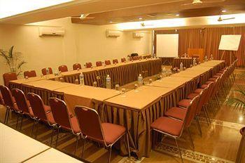 Sapphire Otel Lonavala Dış mekan fotoğraf