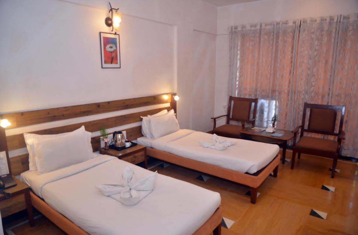 Sapphire Otel Lonavala Dış mekan fotoğraf